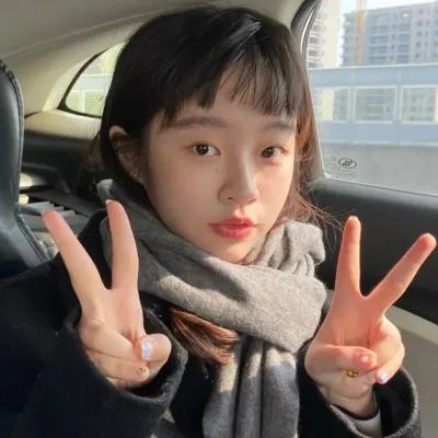 一位站立的人